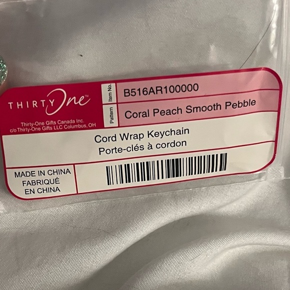 NIP! 💕Thirty-one 💕 Coral Peach Smooth Pebble Cord Wrap Keychain. Initial: L - Picture 9 of 10